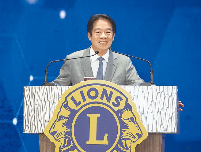 赖清德总统之前出席「国际狮子会300B6区年度感恩餐会」，进行「团结国家十讲」第三讲－「宪政体制」。（总统府提供）