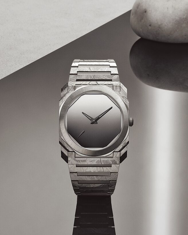 宝格丽邀请艺术家李禹焕合作推出李禹焕×BVLGARI Octo Finissimo限量版腕表，充满艺术品味。（ BVLGARI提供）