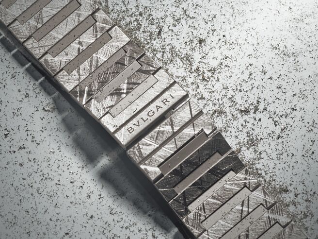 李禹焕×BVLGARI Octo Finissimo限量版腕表，表带融入雕塑艺术。（BVLGARI提供）