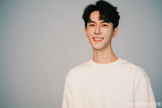 真不在于朦朧墜樓現場？「紅髮導演」疑形跡敗露 陸狗仔話中引遐想 