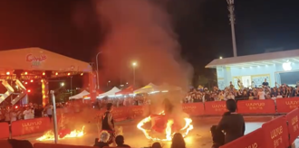 影》云南商场表演爆意外！舞者裙摆遭火舌引燃    惊险画面曝