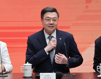 發放1萬掀綠營風暴   游盈隆點名卓錯失「最好時機」：太遲了