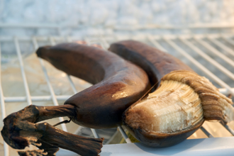 香蕉放冷藏变黑还能吃？专家给答案 教不变色撇步