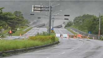 花蓮馬太鞍溪堰塞湖溢流 下游橋樑被沖毀