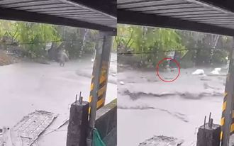 影》恐怖瞬間！ 花蓮部落老人遭「泥浪沖擊」險滅頂