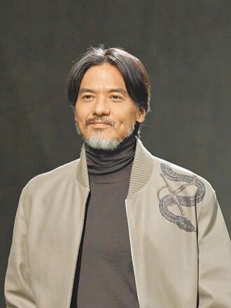 馮德倫登愛馬仕伸展台