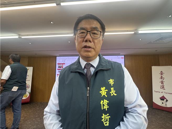 针对柯文哲选下届台南市长的话题，黄伟哲反问，看龙介仙埋不埋单？（曹婷婷摄）