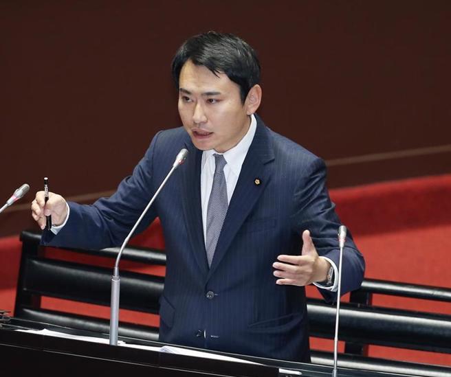 針對美國強力支持台灣有意義地參與國際組織，包括國際民航組織（ICAO），也敦促ICAO祕書長薩拉薩爾等人，促成台灣以理事會主席貴賓身分參與大會；綠委陳冠廷強調，台灣的參與不應該是政治問題，這是攸關全球飛安的專業議題。（本報資料照片）