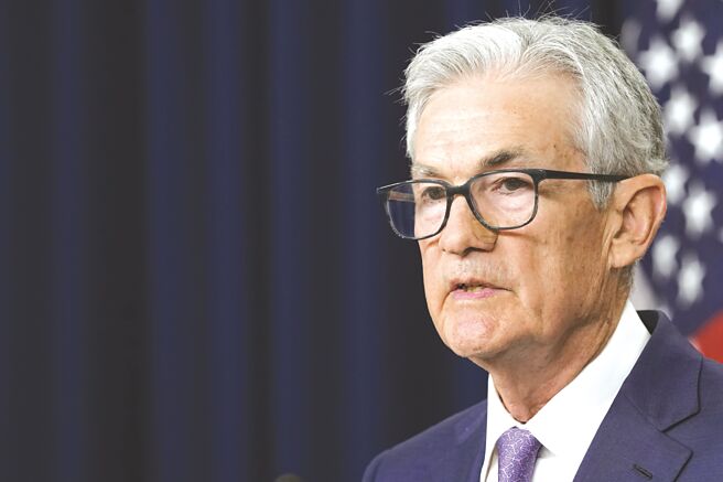 受美国联准会（Fed）上周重启降息并暗示将进一步宽松货币影响，投资人纷纷涌入黄金市场。图／美联社