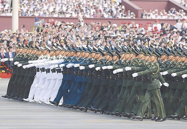 北京93大閱兵，在天安門廣場舉行「中國人民抗日戰爭暨世界反法西斯戰爭勝利80周年」閱兵典禮。（中新社）
