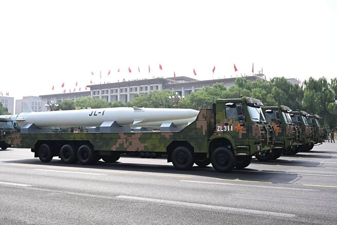 參加閱兵的驚雷-1飛彈。（新華社）
