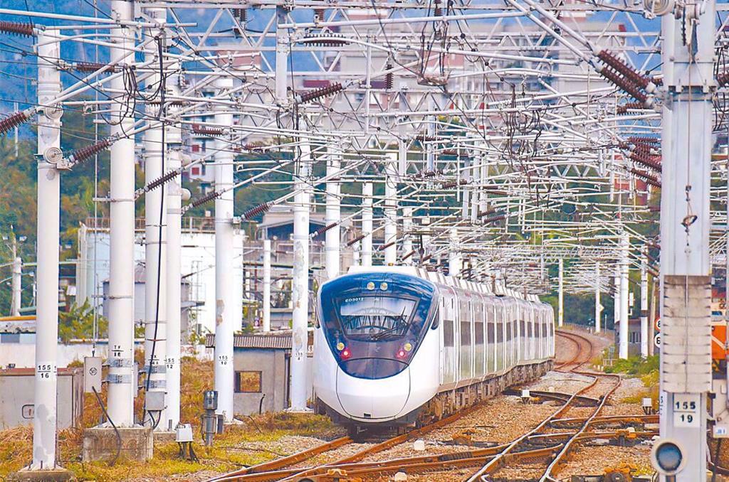 路人闖鐵路遭2列車撞擊 南靖－嘉義雙線不通