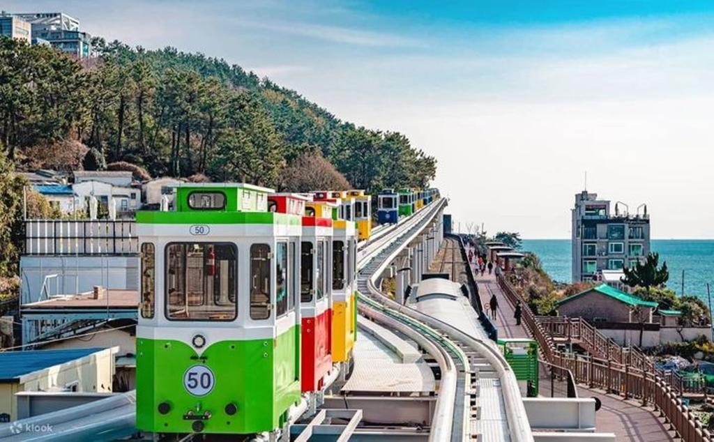 釜山必搭海雲台膠囊列車,一探療癒的海岸美景。 圖:Klook/提供