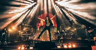 演唱会观眾等呒人喊退票　苏见信鞠躬致歉亲揭迟到40分钟原因