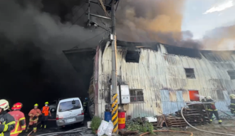 新北樹林工廠凌晨惡火！夫妻、女兒命喪火窟 消防尋獲3具遺體