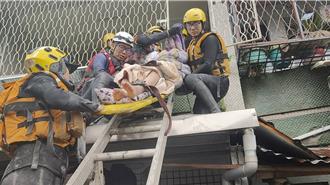 樺加沙強襲！宜蘭消防馳援花蓮 16人冒險救出10災民