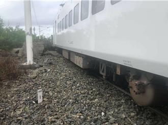 台東土石流 台鐵自強號撞土堆出軌 山里＝鹿野停駛