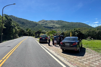 路人嚇壞！士林陽金公路「男子陳屍車內」 警方封鎖現場