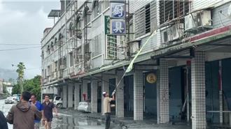 大水一夜吞沒光復 花蓮民宅泥濘封門 村民驚逃二樓保命