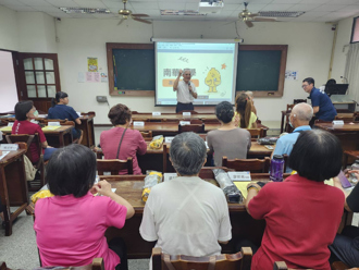 81歲阿公也來上課！ 南華大學首創中高齡專班  打造樂齡新生活