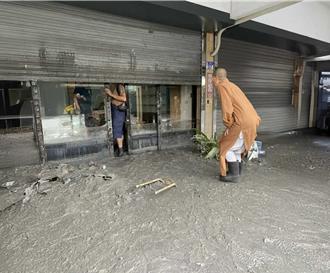 佛光會捐200萬救援花蓮 法師深入光復鄉關懷災民