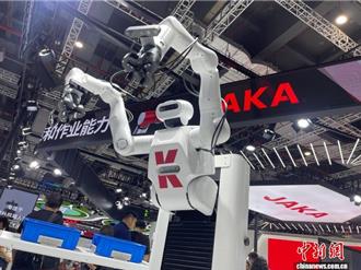 3千多家中外廠商參與  伴隨AI發展工博會機器人展更熱鬧