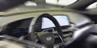 车载面板助攻 凌巨Q4进补