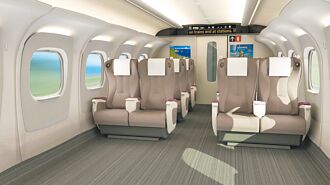 高铁新车23亮点 全座位插座、免治马桶