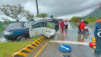 花蓮警車自撞 通緝犯亡、2警受傷