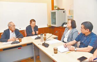 鍾東錦會見主計長 爭財政緩衝期