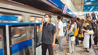 北捷車門卡卡 增派守門員救援