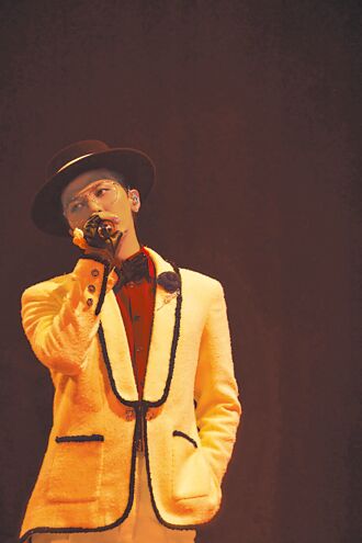 GD巡演到巴黎 化身香奈儿王子