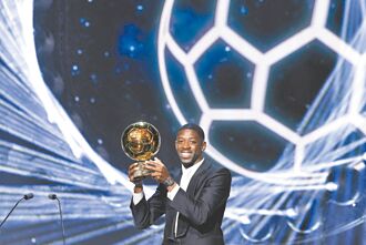 足球》鄧貝萊奪金球獎 街頭魔術師 登足壇巔峰