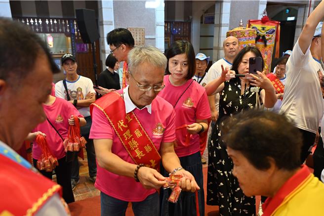 宜兰县代理县长林茂盛说，他3日将全程陪同妈祖遶境，祈求妈祖庇佑宜兰县。（图／宜兰县政府）