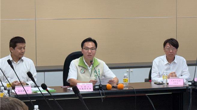 高市议员林智鸿今（24）日召开「高雄市发展合作事业自治条例」公听会，邀集产官学界代表，要为合作经济发展建立法制基础，协助更多弱势族群成功翻身。（柯宗纬摄）