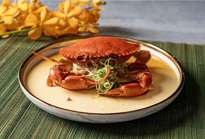 福粤楼「花雕芙蓉蒸美蟹」花雕酒香、温润清雅，这道料理强调品尝蟹肉的鲜甜原味，每道1488元加1成。（图／福容大饭店桃园机场捷运A8店）