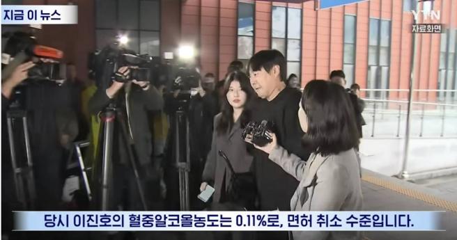 韩国谐星李陈镐2024年底曾爆出涉入非法赌博、欠款高达23亿韩元的丑闻，今（24）日又爆出酒驾被捕的消息。（图／翻摄YT／YTN）