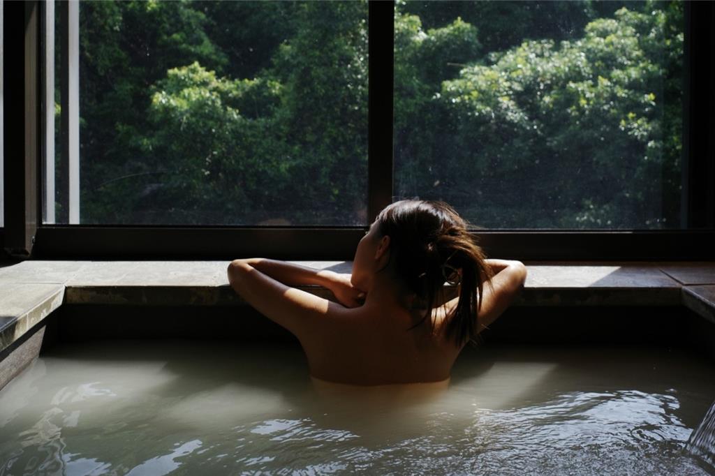 北投麗禧於溫泉旺季推出「冬日暖旅」住房專案，可選一泊一食或一泊二食專案，每晚12，600元起。(北投麗禧溫泉酒店提供)