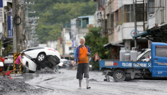 卓揆批花蓮撤離有瑕疵 救災第一線人員氣炸：想上去打一拳