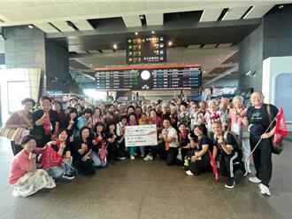 高鐵「微笑列車」載長者圓夢 9旬長輩首搭直呼開心