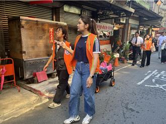 蔡衍明愛心基金攜手大學生 助弱勢家庭溫暖過中秋