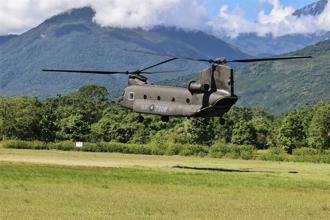 CH-47载特搜小组前进灾区   陆军特战跨区增援搜救
