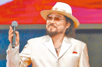 綜藝天王張菲騎單車現身天母街頭  72歲最新動態曝光