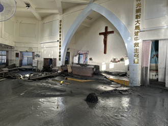 洪水灌爆光復天主堂「留下整片泥漿」 災後慘況曝光