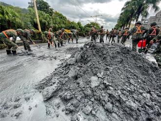 列「釋出殺傷力消息」截圖4重點  李艷秋轟綠冷血無良