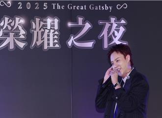 許富凱為2025旺旺中時「榮耀之夜」飆神曲 被求簽名自拍來者不拒