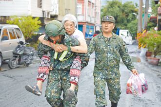 國軍出動AAV-7救災 各界發動募款