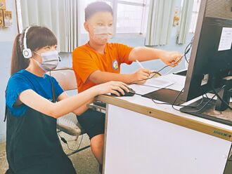 台南 數位學伴 偏鄉師謝易3度獲獎