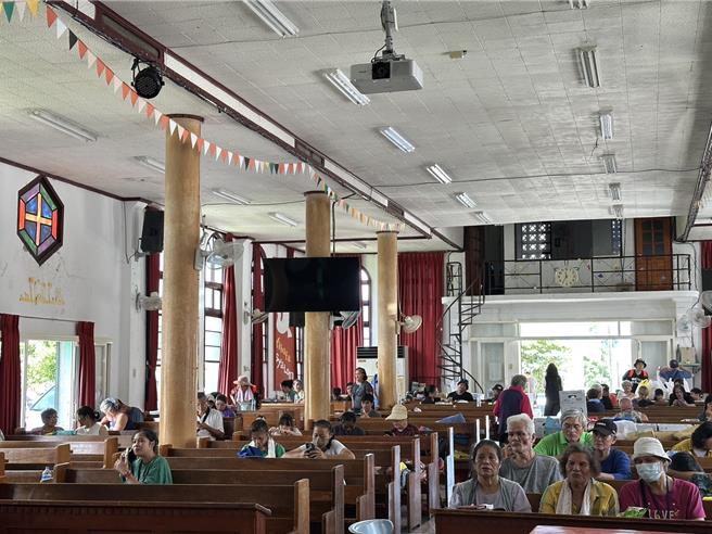 花莲马太鞍溪堰塞湖溃流酿灾，光復乡成为重灾区，500位灾民忽然涌入马太鞍教会收容所。(蔡旻妤摄)