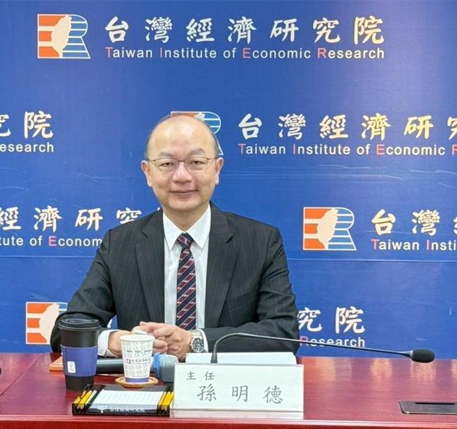 台湾经济研究院景气景气预测中心主任孙明德分析，「关税，匯率，中国内卷」三大疑虑渐淡化。图／台经院提供